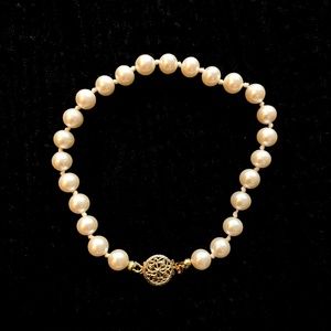 Pearl Bracelet w/Gold Clasp